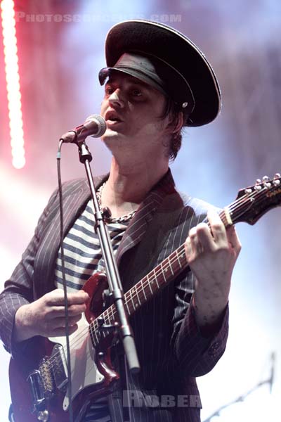 BABYSHAMBLES - 2013-07-08 - PARIS - Place de la Republique - Peter Doherty